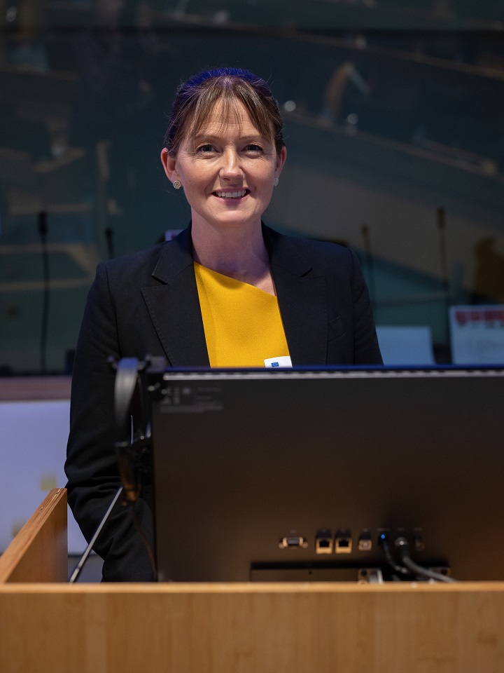 Ms Louise Weir