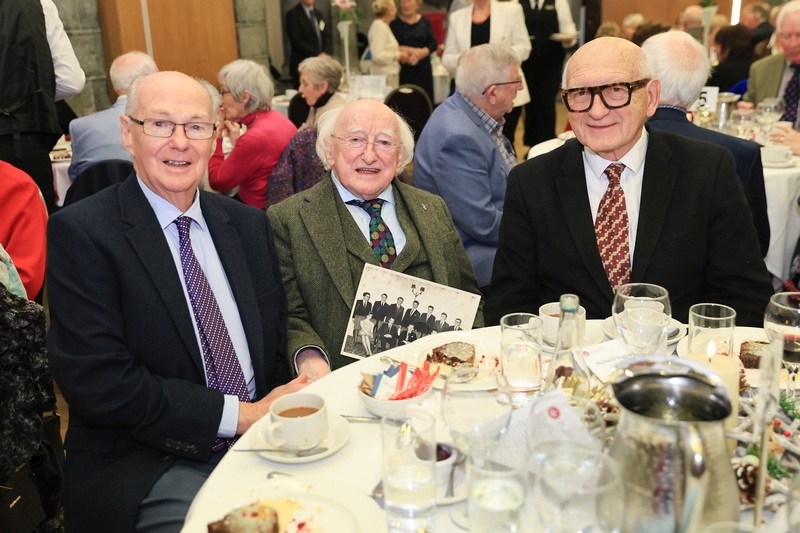 UniAlumni-2050800.jpg (0.4 MB)