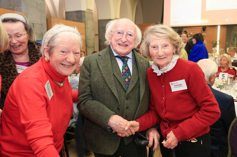 UniAlumni-2233800.jpg (0.4 MB)