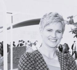 Image of Dr Myra Lydon