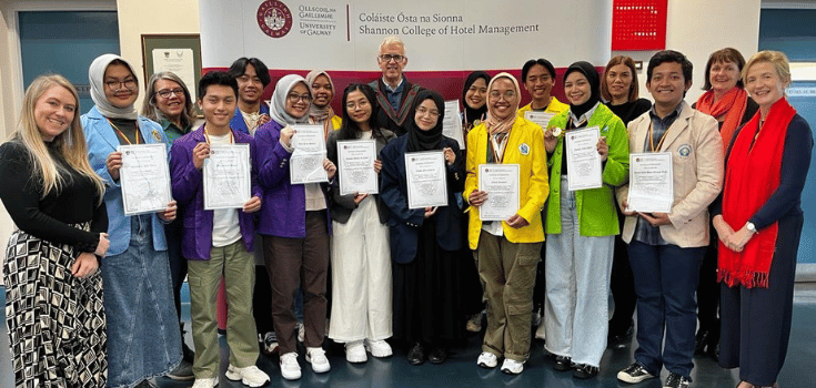 Indonesian study abroad students with certificates