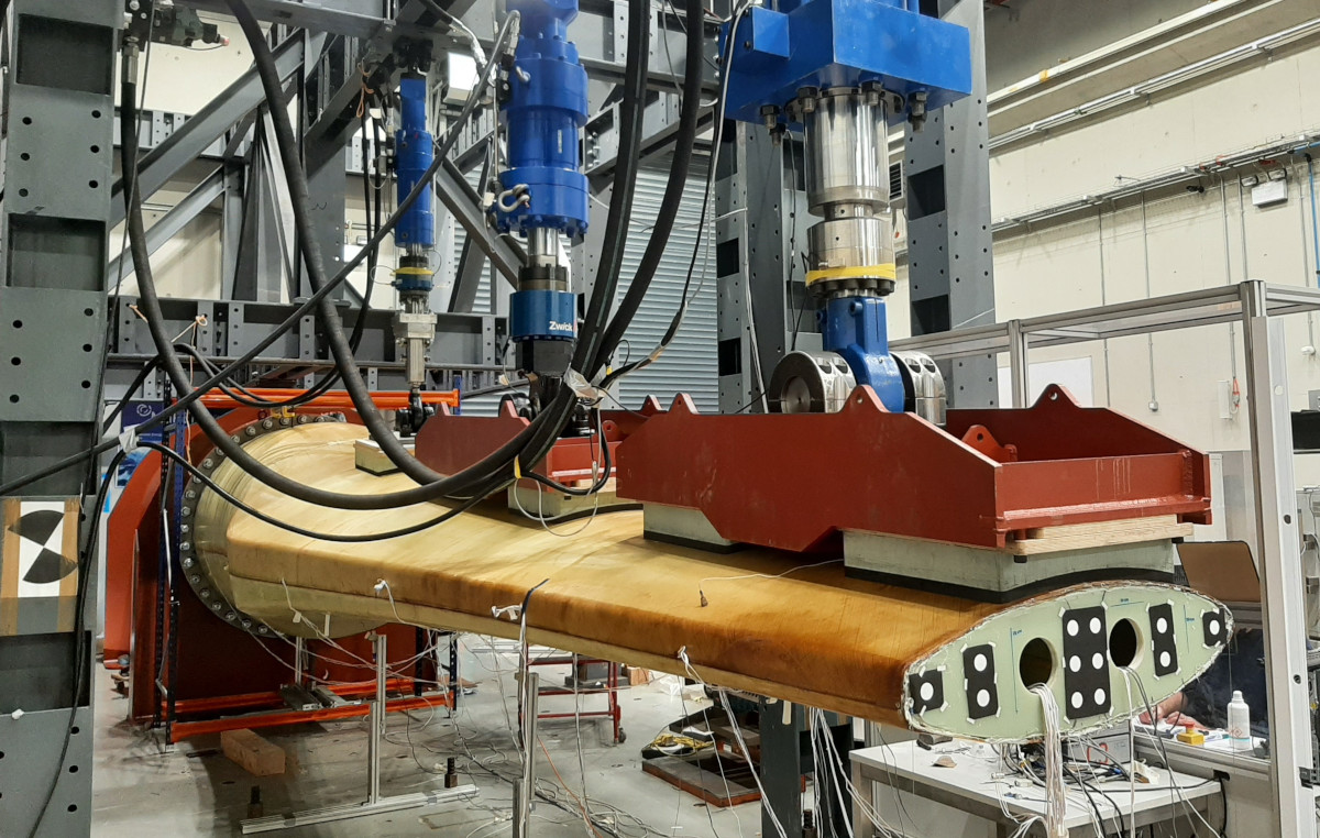Full-scale testing of structural components and systems to static, dynamic and cyclic loadings